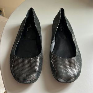 Taryn Rose flats in shimmery silver and black 10.5